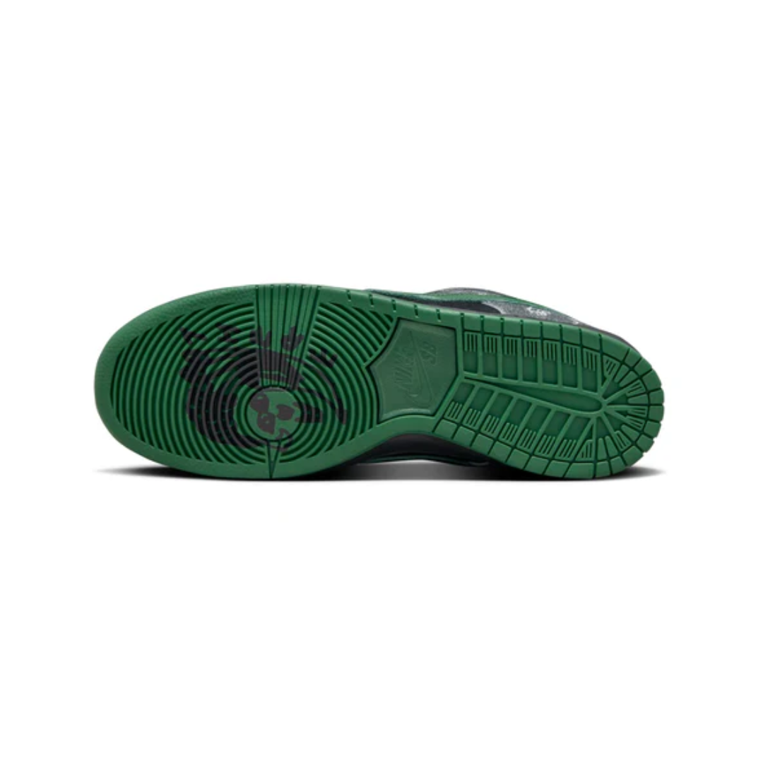 Nike x There Skateboard SB Dunk Low Pro 'Anthracite Gorge Green' - Image 6